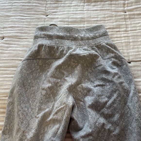 Lululemon joggers! Size 0! - Picture 5 of 6